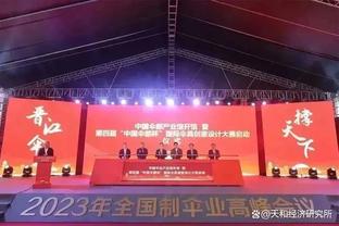 活力四射！詹姆斯半场多次秀战斧劈扣&8投5中砍下12分6助攻